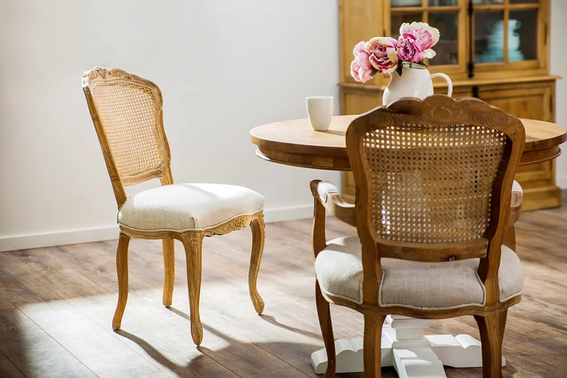 5 Quick and Easy Ways to Decorate Your Dining Room Table 1 5 quick ways to decorate your dinning room table